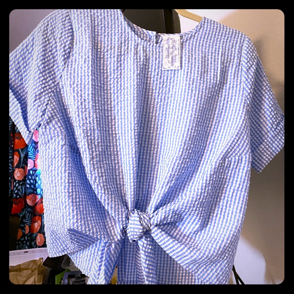 Sadie and Sage Cool Tie Front Blouse